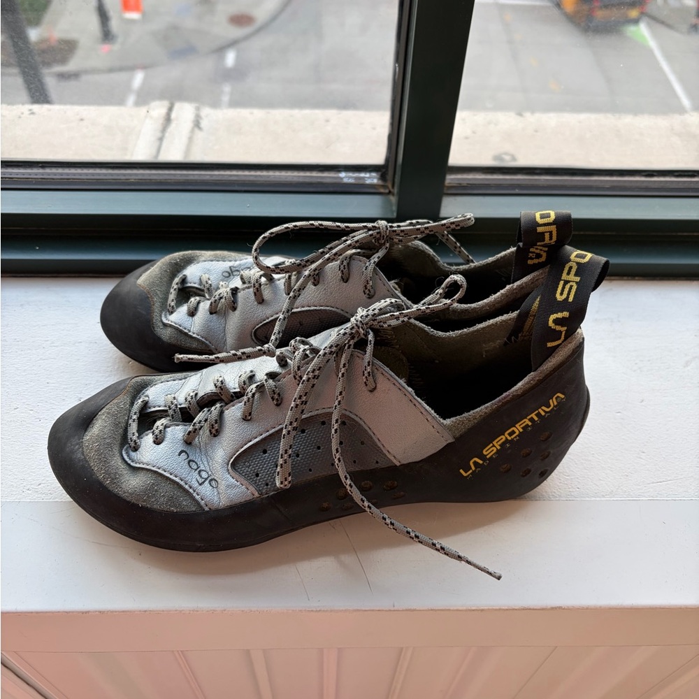 La Sportiva Nago women’s climbing shoes size 38.5, fits 8.5 - Picture 2 of 8